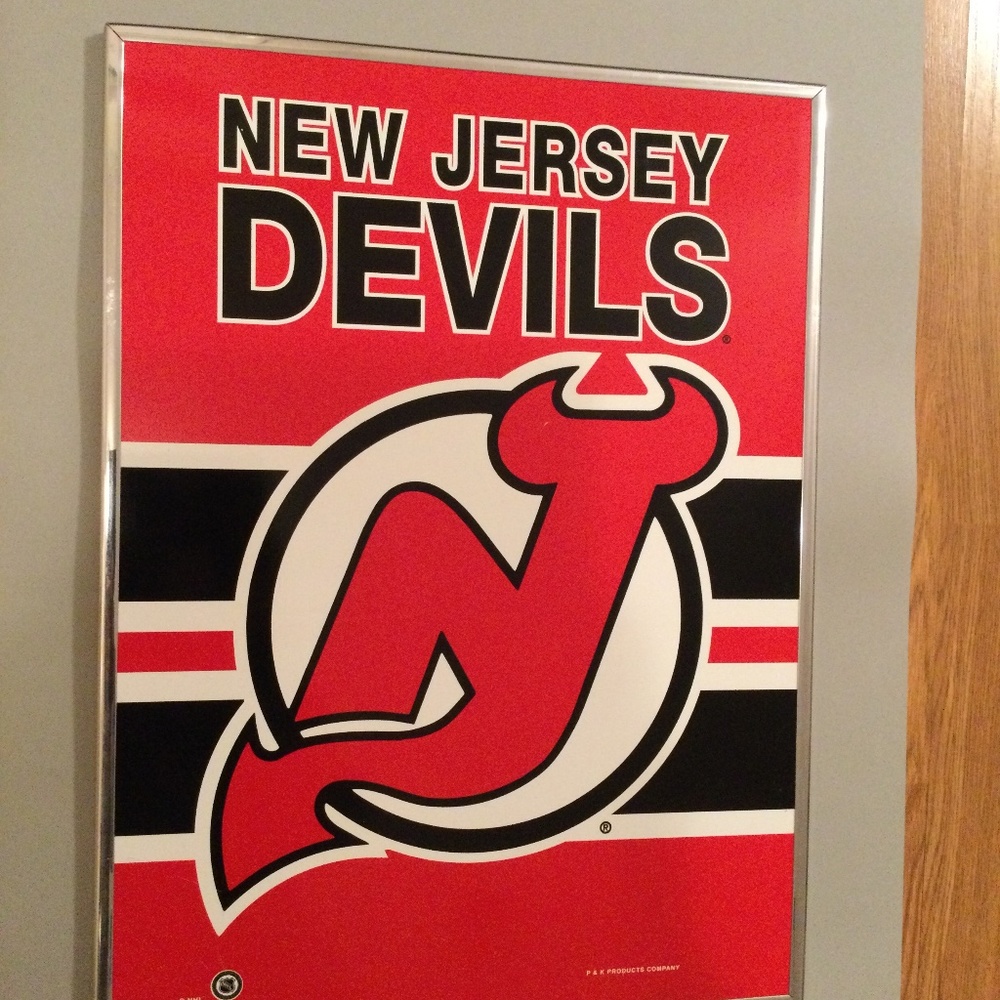 NJ Devils Logo picture in frame (19.5” x 14”)